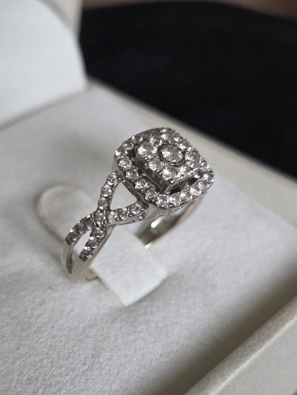10k Diamond Halo Twist Ring - 0.80 TCW - Size 6.5 - 55 Diamonds 💍